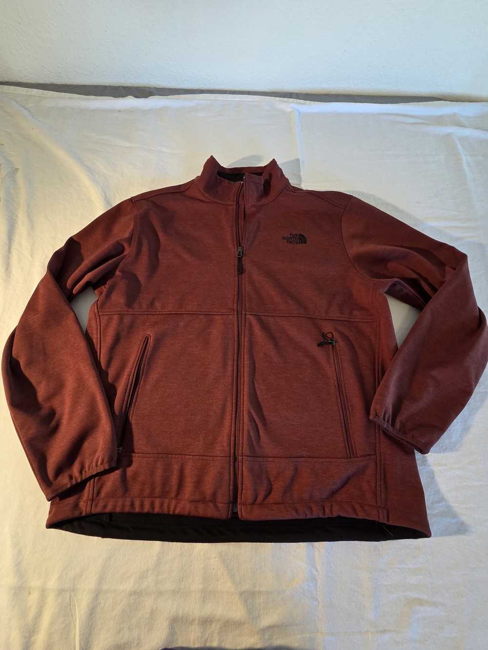 The North Face Men's Lightweight Full-Zip Jacket in Burgundy